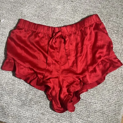 Bermuda de pijama Victoria's Secret cetim babado vermelho tamanho pequeno - Imagem 1 de 4