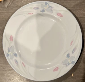 FRESH FLOWERS BY EXCEL / 10.5" DINNER PLATE / WHITE & BLUE & PINK FLOWERS - Picture 1 of 4