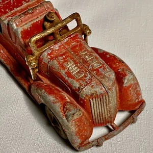 Diecast Fire Truck W/ Fireman Hubley Kiddie Toy Made in USA #473 - Picture 1 of 10