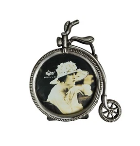 Cornice portafoto vintage peltro 2,5" rotonda grande ruota antica bicicletta Penny Farthing - Foto 1 di 4