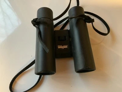 Binoculares estabilizados Nikon 10x25 S de caja abierta, se venden por $495.00 Foto 1 de 2