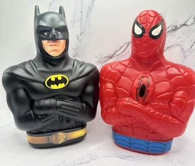 De colección 1991 The Amazing Spiderman Street Kids y 1989 Batman Cereal Monedas Bancos Foto 1 de 4