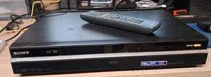 Sony RDR-HXD890 Enregistreur DVD Disque Dur / HDMI 160 Go / Avec Télécommande - Picture 1 of 4