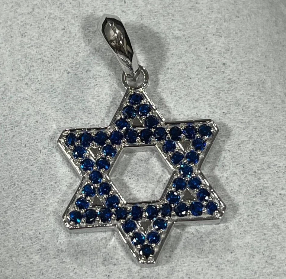 Lindo colgante personalizado redondo de zafiro creado en laboratorio de 6 quilates con acabado en oro blanco de 14 quilates Foto 1 de 1