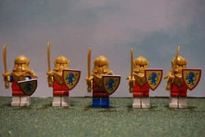 LEGO Castle - Lot of 5 Lion Knights Minifigures - Royal Guard Squad - Picture 1 of 2