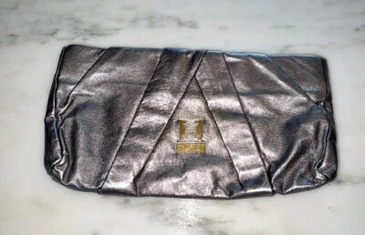 Bolso de mano Halston Heritage gris metálico  Foto 1 de 4