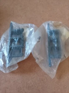 RENAULT 25 REAR BUMPER SUPPORT BRACKET PAIR GENUINE 7700751556 - Picture 1 of 2
