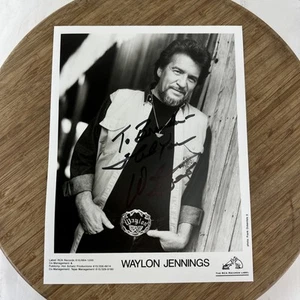 Autógrafo firmado por Waylon Jennings 8x10 promoción de prensa publicidad foto RCA Records - Imagen 1 de 3