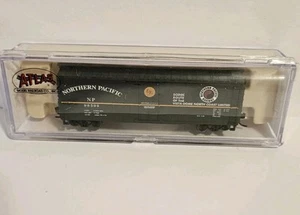 Atlas N Scale 33324 Northern Pacific 40' Plug Door Boxcar - Picture 1 of 8