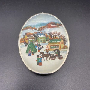 Vintage Hallmark Weihnachtsschmuck - Freundschaft Satin oval Winterszene 3" 1985 - Bild 1 von 5