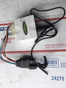 Peripheral Auxiliary Input Adapter For Select 1996 - 2006 BMW / Mini - Picture 1 of 7