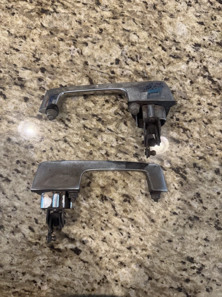 Conjunto de manijas de puerta exteriores Dodge Charger 1966-1967 OEM Foto 1 de 4