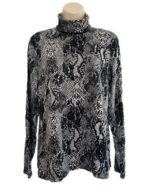 Jones New York sport L top long sleeve turtleneck black gray white snake print - Image 1 of 4