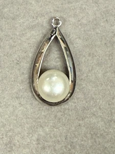 Klassischer Charm-Anhänger Vintage Mikimoto Akoya-Perle Sterlingsilber Träne - Bild 1 von 4