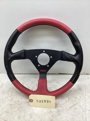 GRANT 13.5" UNIVERSAL 3 RADIOS 5 TORNILLOS VOLANTE - ROJO / NEGRO Foto 1 de 4