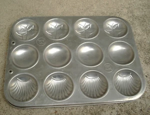 Vintage 1970er Jahre 12 Tassen Kugelkuppel Aluminium Backpfanne MUSCHELN AHORNBLÄTTER Made in USA - Bild 1 von 4
