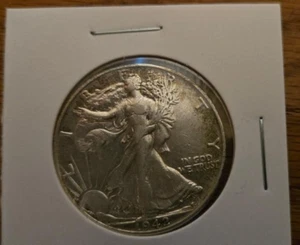 1942 (P) Mezzo dollaro Walking Liberty 90% argento circa non circolato vedi foto - Foto 1 di 4