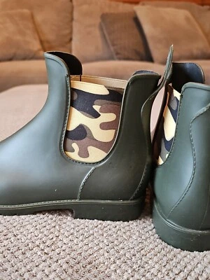 Bota de lluvia de goma para mujer talla 7,5 verde con camuflaje Foto 1 de 4