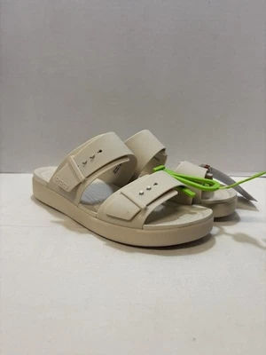 Босоножки женские Crocs Brooklyn с пряжкой низкие размер 11 бежевые литеридные НОВЫЕ 211215-0LH - Изображение 1 из 4