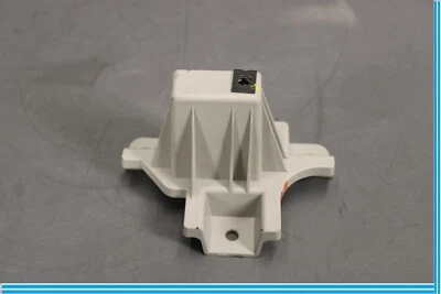 Suporte de reforço de porta lateral esquerda traseira 15-20 Infiniti QX80 FABRICANTE DE EQUIPAMENTO ORIGINAL - Imagem 1 de 4