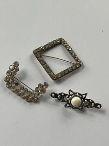 Vintage Lot of Large Clear Rhinestone Open Square Abstract C & Lace Silvertone - Picture 1 of 11
