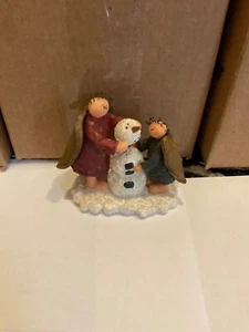 Figura de muñeco de nieve vintage de resina Honey & Me “friends” 2 ángeles construyendo - Imagen 1 de 2