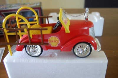 UNIQUE COLLECTABLE TOY 1/6 SHELL OIL CROWN PREMIUM 1941 PEDAL FIRE ENGINE BANK. - Image 1 of 4