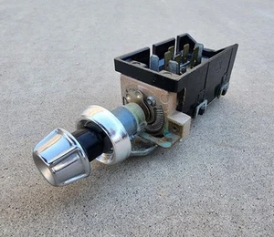 Original 1958 1959 1960 Chevrolet Interruptor Faro Coche Perilla Bisel Retenedor Chevy - Imagen 1 de 10