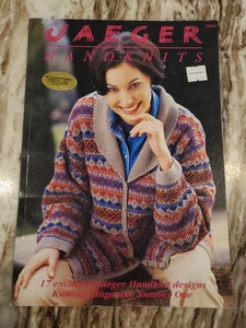 Revista de tejido a mano Jaeger número uno 17 diseños exclusivos tejidos a mano - Imagen 1 de 7