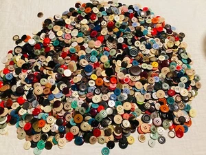 (5) Lbs~BUTTONS~COLORFUL~Vtg~Button Art~Quilting~Sewing~Jewelry-Button Lovers - Picture 1 of 3