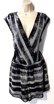 Romper listrado feminino RACHEL Rachel Roy tamanho G cinza/preto cintura elástica em excelente estado usado - Imagem 1 de 4