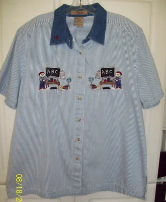 Просто мой размер учитель верхний размер 18 Вт/20 Вт джинсовой ткани на пуговицах ABC вышивка синие полосы - Изображение 1 из 3