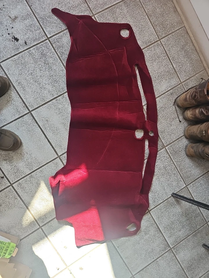 Cubierta King Dash Cover Dodge Challenger Velor Red Foto 1 de 3