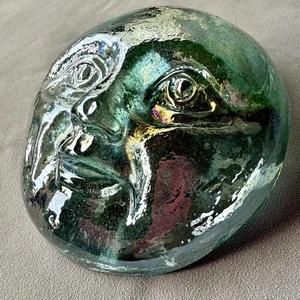 Vintage türkis blau Karneval Glas Briefbeschwerer Mann im Mond Gesicht 5" rund - Bild 1 von 12