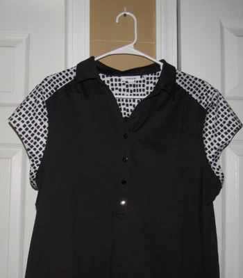 Polo de golf CHICO'S 3 para mujer XL negro blanco manga corta microfibra usado en excelente estado Foto 1 de 4