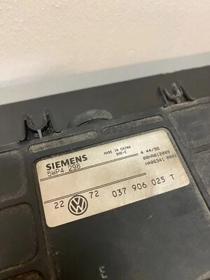 Centralina Motore SIEMENS per VW Golf III / IV(1E6/1E7) 1.6 037906025T - Immagine 1 di 4