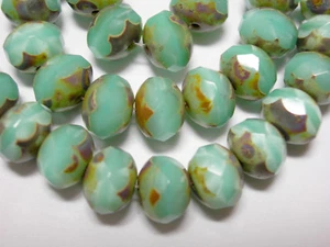 25 cuentas redondeladas de vidrio checo de seda verde Picasso como nuevas 8x6 mm - Imagen 1 de 3