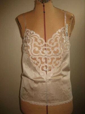 NUEVO CON ETIQUETAS CABERNET Nylon, Rayón Crema Camisola, Borde de Encaje - Estilo 7669 - Talla 34 - EE. UU. Foto 1 de 4