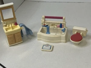 Vintage 1999 Fisher Price liebevolle Familie Puppenhaus Badezimmer Möbel Lot - Bild 1 von 15