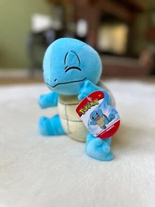 Neu mit Etikett Pokemon Squirtle Kanto Starter Plüschtier Happy Smiling sitzend Stofftier - Bild 1 von 12