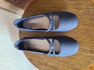 NorthStyle Women's European Leather Flats  Size 7 ( CLEAN ) - Picture 1 of 6