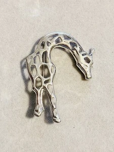 Chicos Signed Giraffe Brooch Pin Silver Tone Open Work Figural Animal - Picture 1 of 5