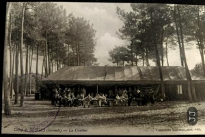 Nr. 805/13 - Militärische Postkarte CAMP DE SOUGES (Gironde) La Cantine ungeschrieben ww1 - Bild 1 von 2