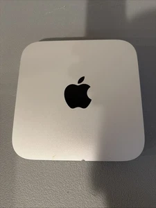 Apple Mac Mini Desktop (M1 Chip, 512GB SSD, 8GB RAM) Excellent Desktop Computer - Picture 1 of 4