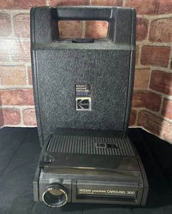 Kodak Projector Pocket Carousel 300 W/Hard Case Lamp & Fan Tested *No Power Cord - Picture 1 of 24