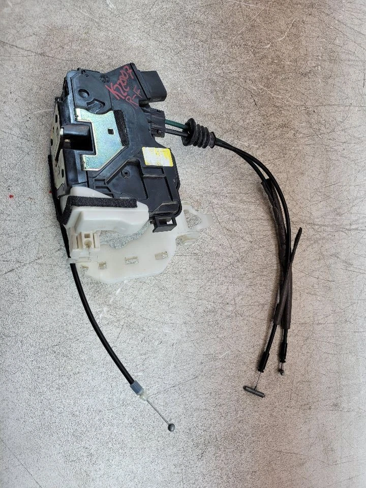 Actuador de cerradura de puerta delantera derecha KIA SORENTO 2011 2012 2013 2014 2015 81320-2P020 Foto 1 de 4