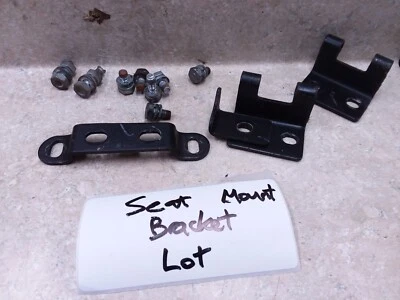 Lote de soportes de montaje de asiento Kawasaki 550 GPZ KZ KZ550-D GP-Z GPz550 1981 ANX-C49 Foto 1 de 2