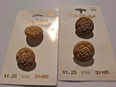 Vintage La Mode Buttons Lot Shank 3/4 inch buttons on card Weave Beige Italy - Image 1 of 4