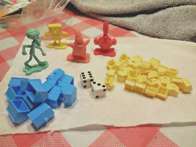Sponge Bob Square Pants Monopoly Parts -Replacement Token/Figures~Houses~Hotels - Image 1 of 4