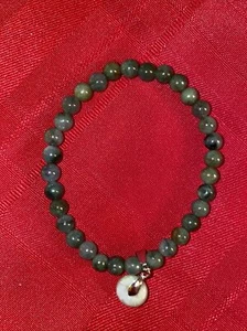White Stone In Center Jade Beaded Bracelet Strechable - Picture 1 of 2